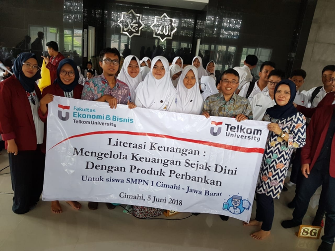 [:en]Kegiatan Pengabdian Masyarakat Juni 2018: Literasi Keuangan bagi Siswa SMPN 1 Cimahi[:]
