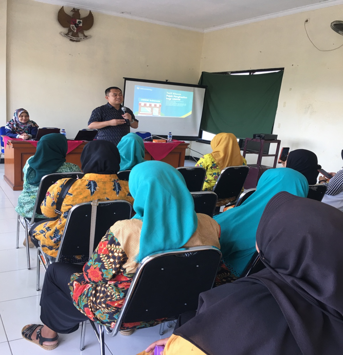 [:en]Pelatihan Perhitungan, Pemotongan,Pemungutan dan Pelaporan Pajak PPh Pasal 22 dan 23 Bagi Aparatur Desa (Pada 11 Desa di Kecamatan Kutawaringin, Kabupaten Bandung)[:]